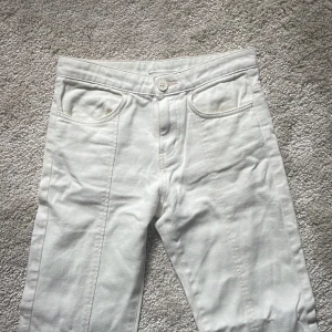 Raka vita jeans - Sånna fina raka midwaist jeans💕 Aldrig använda då de inte passa🥰