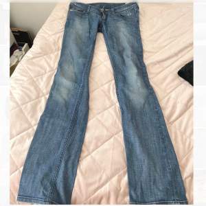 Säljer mina snygga lågmidjade diesel jeans köpt secondhand 💗 W29L34, skriv för fler bilder!