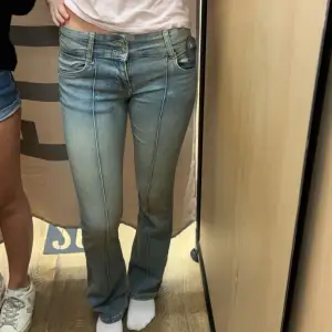 Säljer trendiga jeans för dom är för korta på mig som är 173❤️