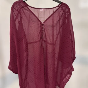 Tröja - Jättefin tröja som kan stylas hur du vill. Vet inte vart den är ifrån eller storlek men skulle säga L!