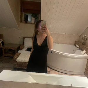 Klänning - Super fin klänning från Bikbok med prislapp kvar💕 perfekt nu till nyår