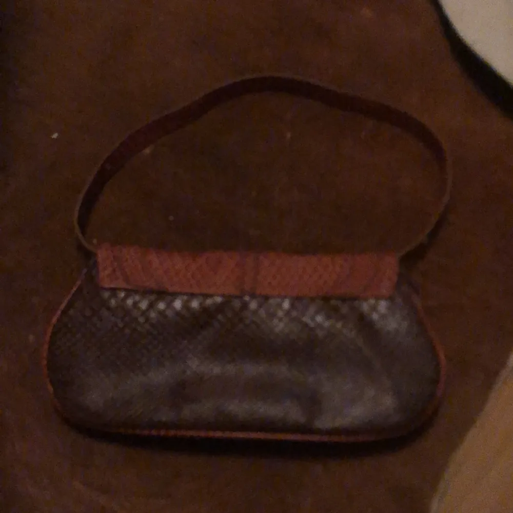 Brun vintage handväska . Väskor.