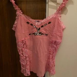 Snyggt rosa linne  - Ett superfint linne från Marciano i ett perfekt skick. Passar både M samt S. 