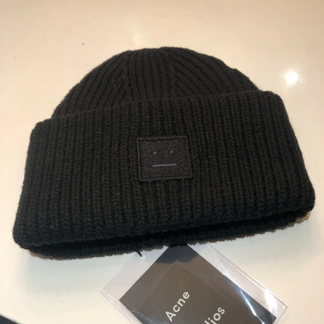 Acne mössa svart  - 90