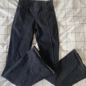 Lågmidjade Bdg Urban outfitters jeans, storlek W24, passar 34-36