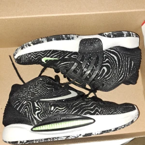 KD 14 - Skick: 8.5/10  Ingen orginal box men leverars med en annan sko box  Öppen till alla frågor och pris diskussioner 