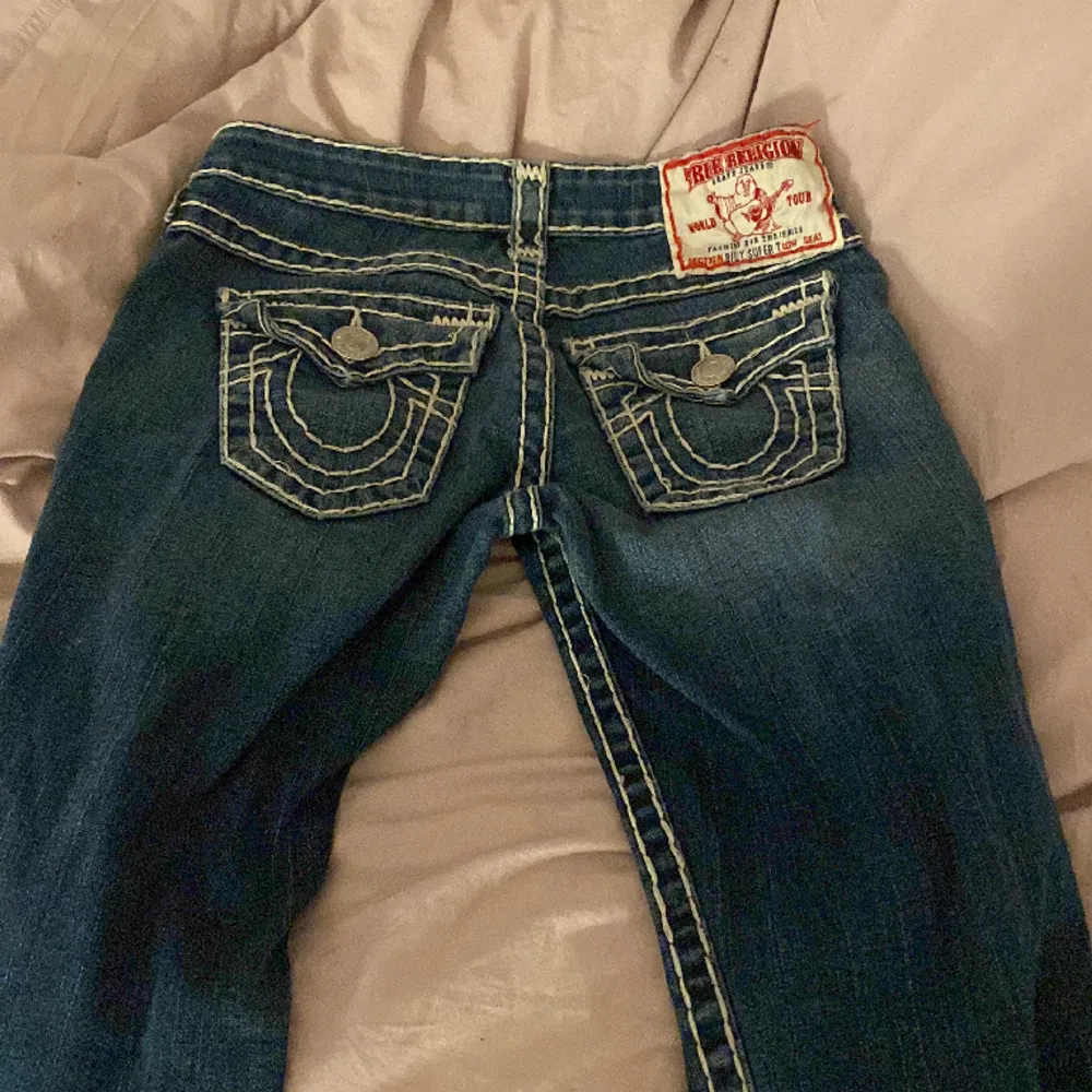 Säljer mina trueys pga inte min stil längre, fint skick har andvänt ganska många gånger men inget tecken på slitning. Jeans & Byxor.