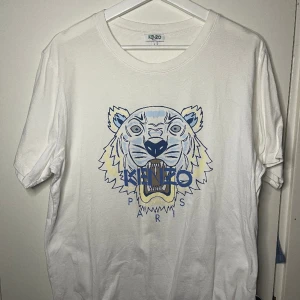 Kenzo Tshirt - Skick: 4/5 (Sparsamt använd) Nypris: 999kr Storlek: L