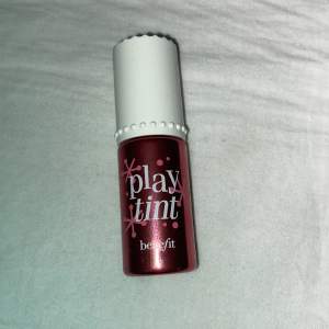 Play tint från benefit, använd 1-2 gånger, nypris 279kr <3