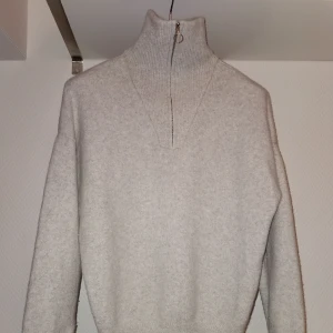 Isabel Marant Percy Jumper - Percy Jumper Material: 68% fårull, 30% polyamide, 2% elastan R2W Collection FW19 Bra skick använd 4-5 gånger. Ord pris: 670$ Oversize modell*