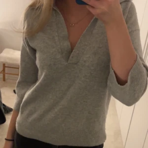 Stickad tröja - Jättefin tröja från H&M!🩷🩷Tror det är storlek S men passar mig som brukar ha XS & S
