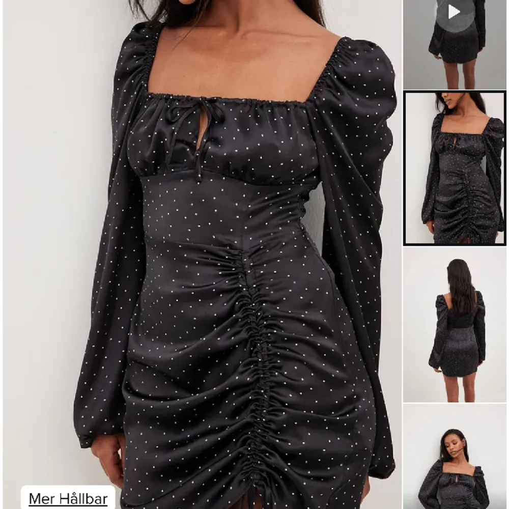 Helt ny klänning, va förliten i storleken och försent för retur där av säljes den här💞. Klänningar.