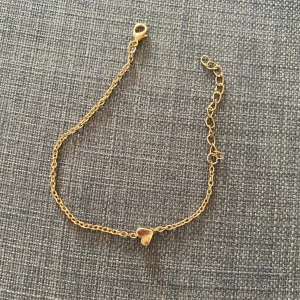 Guldarmband - Guldarmband med ett hjärta, vet ej märket!! Funkar som fotlänk också ❤️❤️