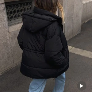 Vinterjacka  - Helt ny oanvänd jacka från NA-KD köpt för 1199kr säljer för 550❤️