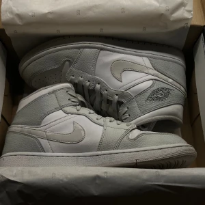 Jordan 1 mids - Jordan 1 mid camo grays 