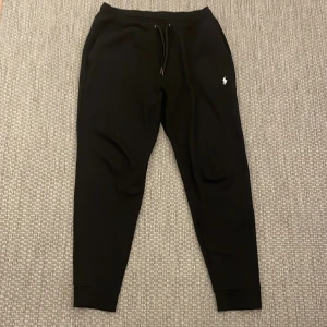 Ralph lauren byxor  - Bekväma och sköna och helt ny använt 2,3 gånger MAX, passar även M! Har kvittot kvar från när jag köpte den