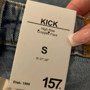Jeans - Fina jeans i modellen ”kick” från lager 157. Aldrig använda då jag inte gillar passformen. Hör av dig vid frågor eller intresse💗pris går att diskutera