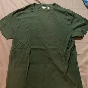 Grön dressman tshirt  - Storlek m