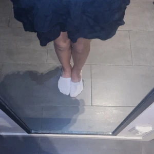 Svart kortkjol - Säljer denna kjol då den är förliten storlek xxs 