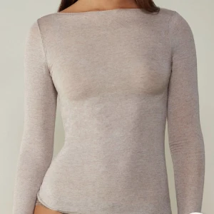 Intimissimi Kashmir tröja  - Säljer min intimissimi tröja, fint skick och inget som helst tecken på användning. Skriv för fler bilder! 🩷