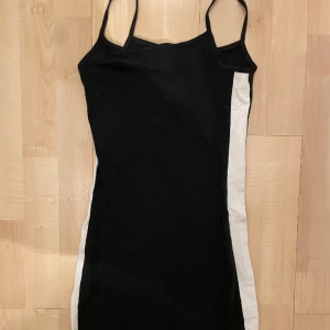 Klänning - Säljer denna klänning i storlek XXS.