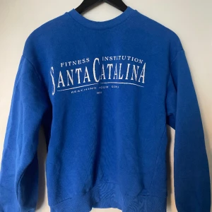 Tjocktröja - Jätteskön blå tjocktröja i stl xs. Köpt från Gina. Fint skick. Pris går att diskutera💗