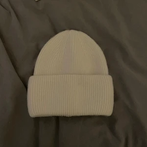 Mössa - Säljer denna jättefina mössan som jag aldrig har använt💕