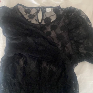 Jätte fin genomskinlig tröja  - Passar alla typ den är svart och genomskinlig. Pris kan diskuteras vid snabb affär❤️