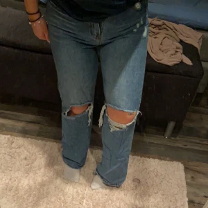 Jeans - Varan är i nyskick, från shein men kvaliteten är sjukt bra känns verkligen som riktigt jeans tyg!