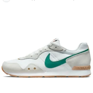 Nike skor - Säljer dessa Nike skor. Använt några gånger.