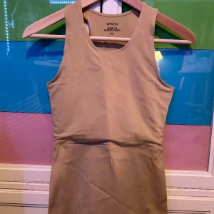 Chest binder  - Wivov chest binder i storlek M. Aldrig använd, endast testad. Säljer då den var för liten. 