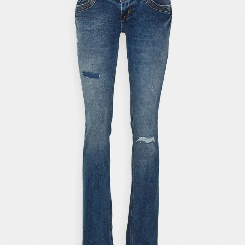 Jag säljer dessa jätte snygga jeansen från ltb. Jag har bara använt dem ett fåtal gånger så de är i väldigt bra skick!💕💕. Jeans & Byxor.