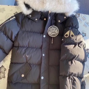 MOOSE KNUCKLES - Som ny använd 1 gång Pris går diskutera  