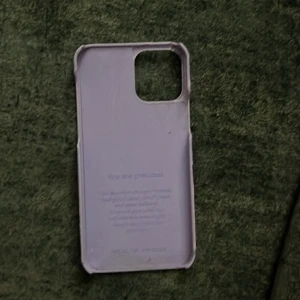 iPhone 12 mobilskal - Säljer min gamla mobilskal eftersom den inte längre går i användning.