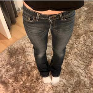 Superfina bootcut jeans!!❤️Säljer då jag har för många😭❤️SKRIV om ni vill ha fler bilder eller om ni undrar över något💘Pris kan alltid diskuteras🍭