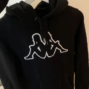 Hoodie - Svart kappa hoodie!