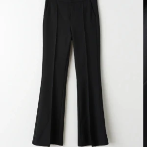 gina kostymbyxor - bootcut kostymbyxor i strl s🤍 lite knottriga