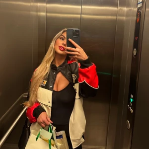 Bikerjacka - använd 1 gång - Säljer min bikerjacka från berhska, använd 1 gång på fest ❤️ nytt skick och slutsåld