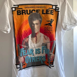 Dsquared2 Bruce Lee T-Shirt - Väldigt bra skicka! Strl S, dock stor i storlek!