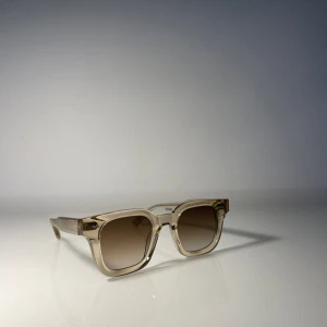 Chimi solglasögon  - Hej säljer mina riktigt snygga Chimi solglasögon model 04  