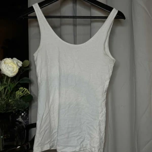 Vitt linne  - Helt vanligt vitt linne från Vero Moda