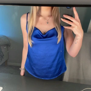 Silkeslinne  - Jättefint silkeslinne från Vero Moda i storlek XS!💗