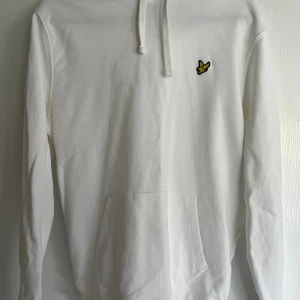 Lyle & scott - Lyle & Scott hoodie oanvänd. Säljes pga fel storlek. 