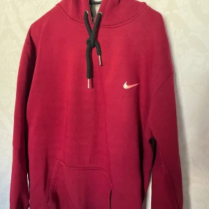 Hoodie - Nike hoodie! Använt fåtal gånger. Bra skick. Lite lång för mig!