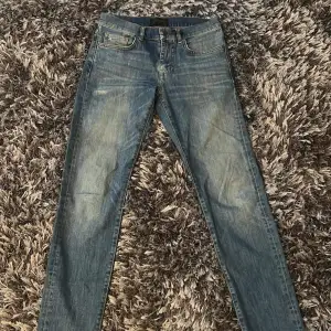 Passar 30/32  Säljer nu mina j.lindeberg jeans då dom inte används mer.  Bra skick Hör av dig vid minsta lilla fundering! 