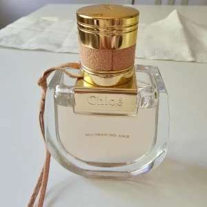 Parfym Chloé Nomade 50ml  - Det är sparsamt använt. Ca 95% kvar i flaskan. 