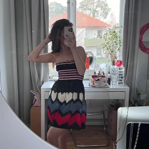 Fröken söt klänning  - Sötaste klänningen från märket ”fröken söt”. Tycker den är fin utan band men finns band om man vill ha (se bild nr 2). ✨ 