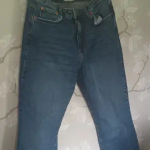 jeans från Gina Tricot. Aldrig använda  Storlek 42
