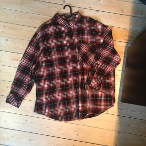 flanell  - köpt för ett tag sedan men säljer pga att jag inte andvänder den