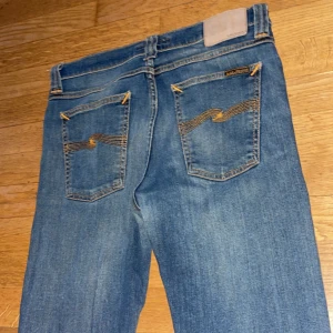 Nudie jeans - Feta Nudie jeans i modellen Tube Tom, Skick: 8/10. Vid fler frågor eller bilder så skriv!